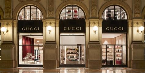 negozio gucci milano orari|gucci makeup milano.